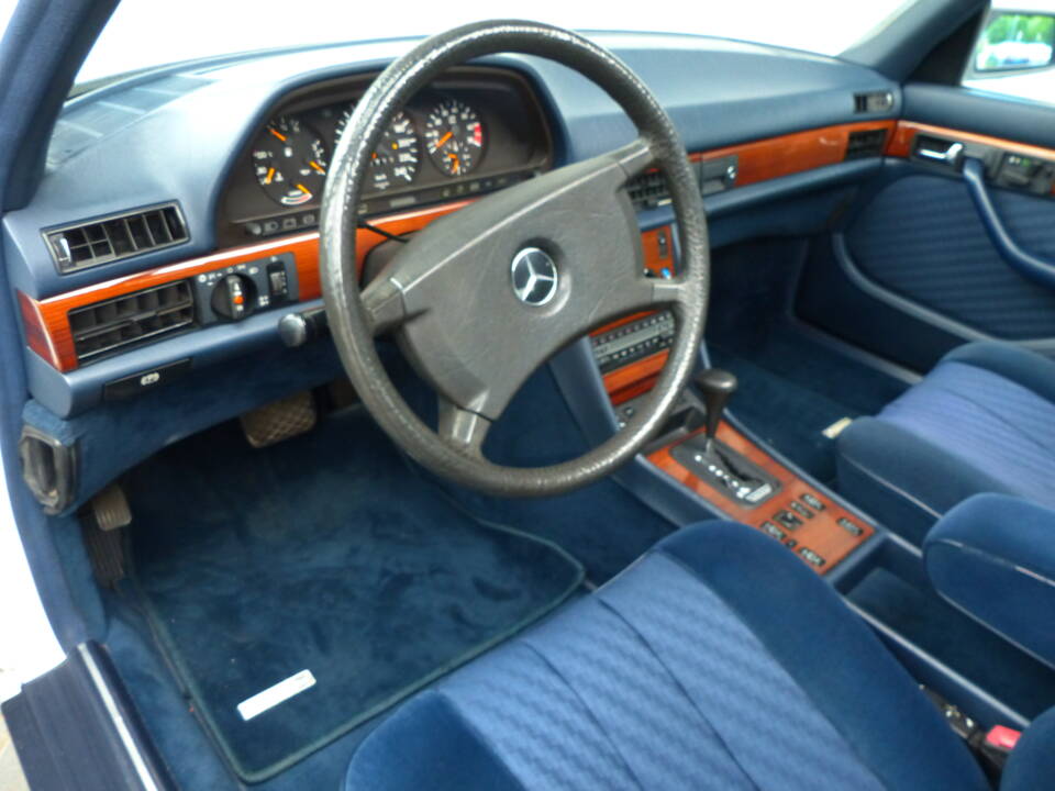 Bild 7/16 von Mercedes-Benz 420 SE (1990)