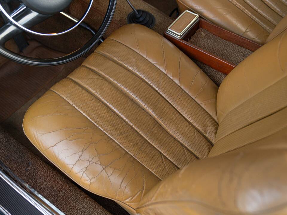 Image 31/50 de Mercedes-Benz 280 SL (1969)