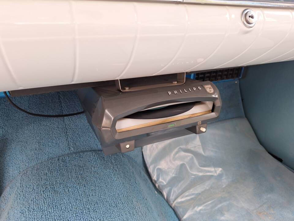 Image 18/34 of Oldsmobile Series 88 Holiday Hardtop (1958)