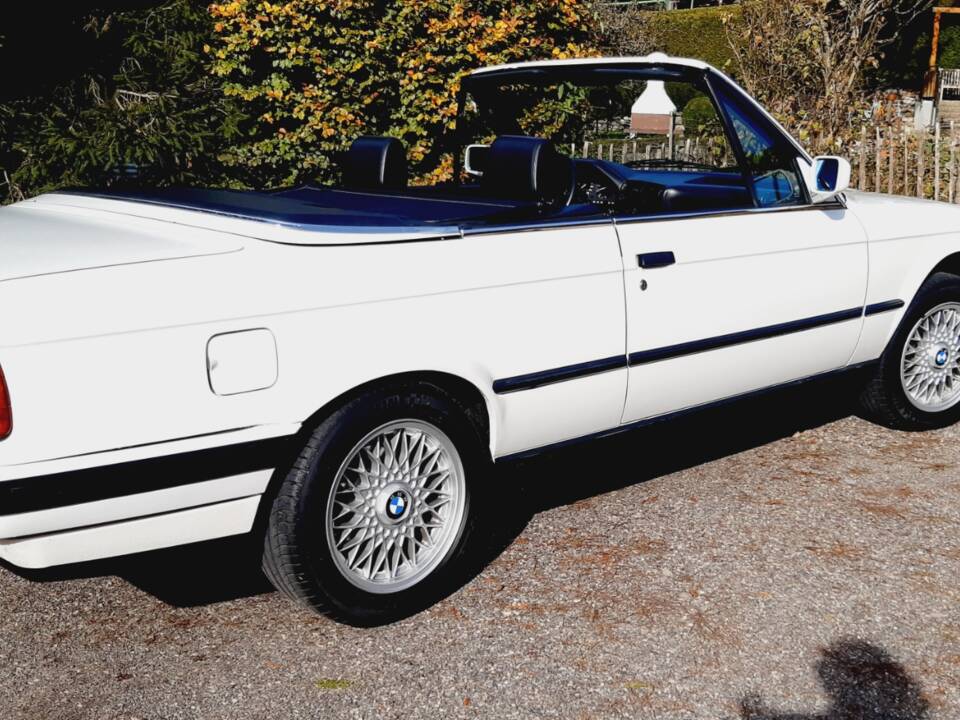 Image 38/55 of BMW 320i (1991)