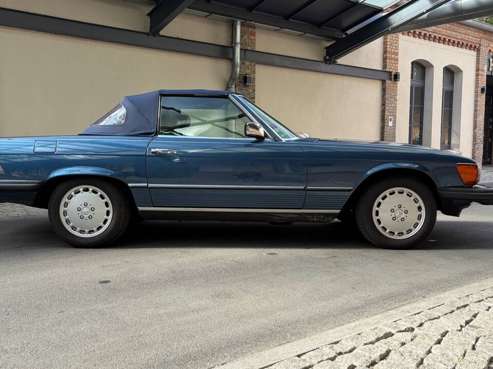 Image 11/88 of Mercedes-Benz 380 SL (1984)