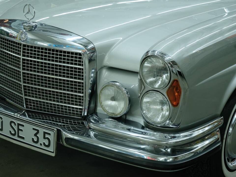 Image 19/50 of Mercedes-Benz 280 SE 3,5 (1970)