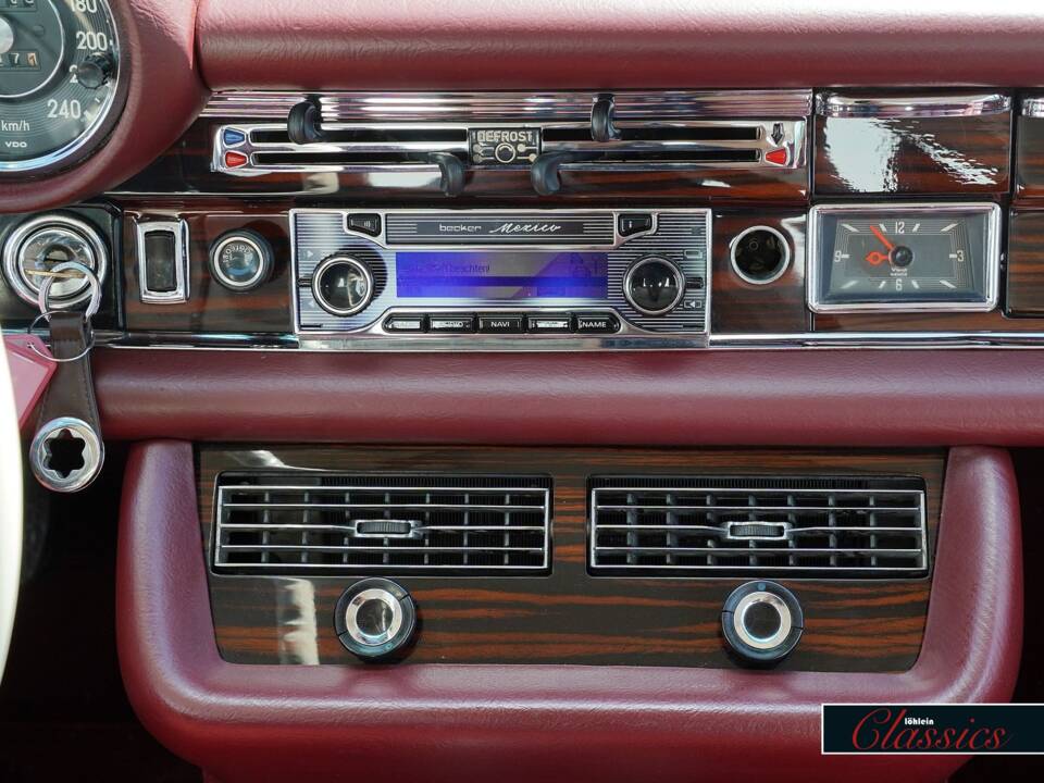 Image 12/29 de Mercedes-Benz 280 SE 3,5 (1971)