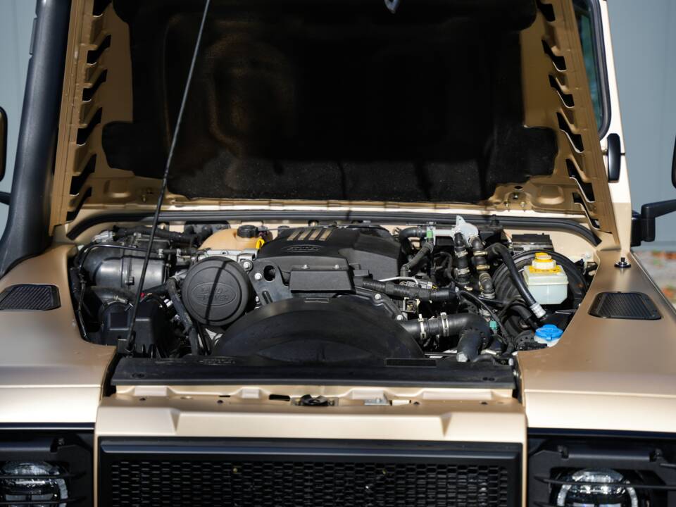 Bild 31/58 von Land Rover Defender 110 (2013)