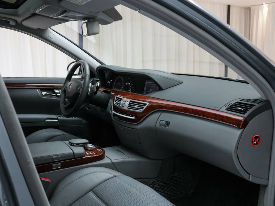 Bild 9/18 von Mercedes-Benz S 63 AMG (2007)