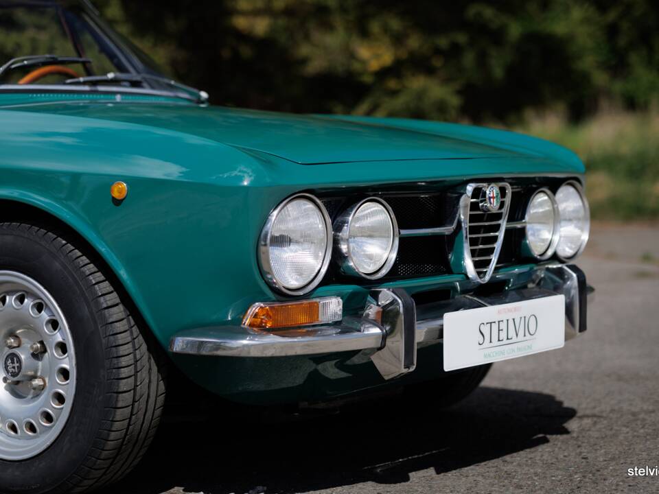 Bild 17/39 von Alfa Romeo 1750 GT Veloce (1971)