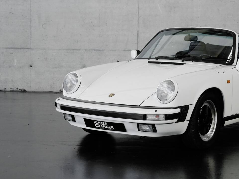 Image 40/46 de Porsche 911 Carrera 3.2 (1984)
