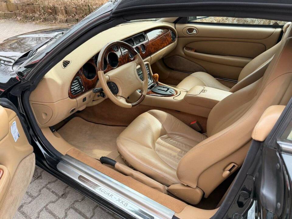 Image 8/34 of Jaguar XK8 4.0 (1997)