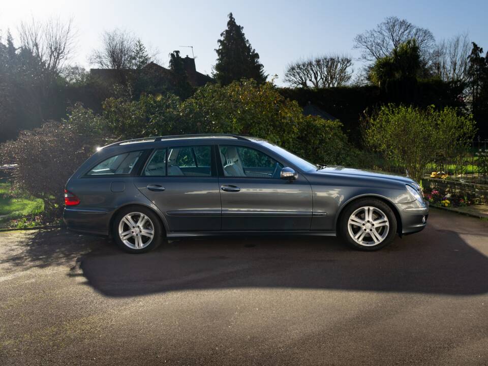 Immagine 10/25 di Mercedes-Benz E 280 CDI T (2009)