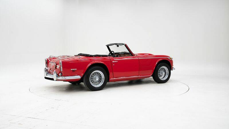 Image 2/15 de Triumph TR 250 (1968)