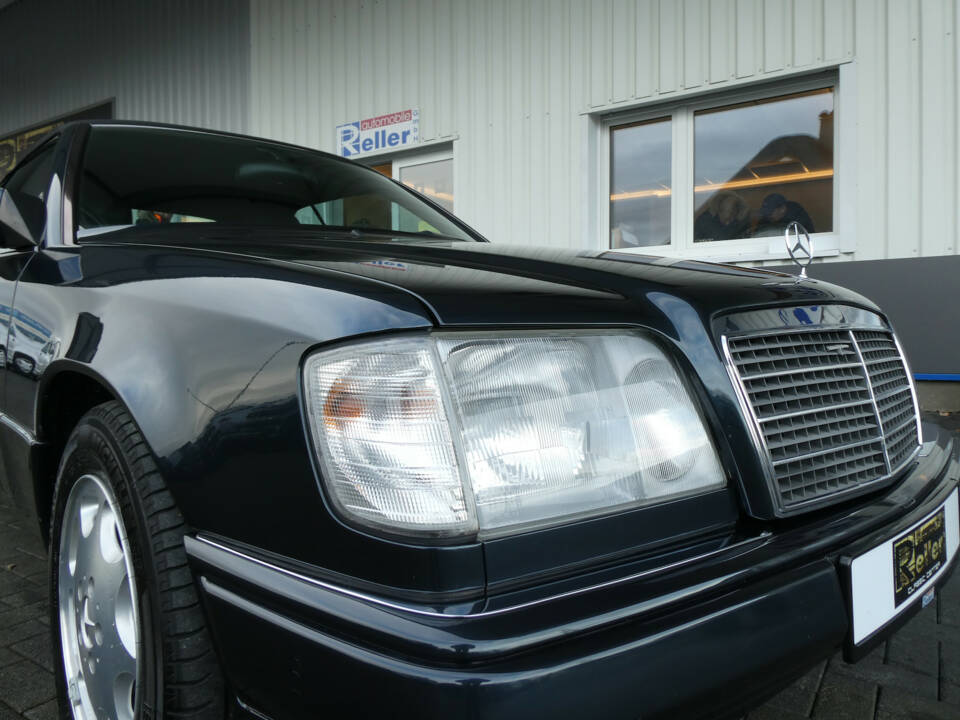 Bild 22/24 von Mercedes-Benz E 320 (1994)
