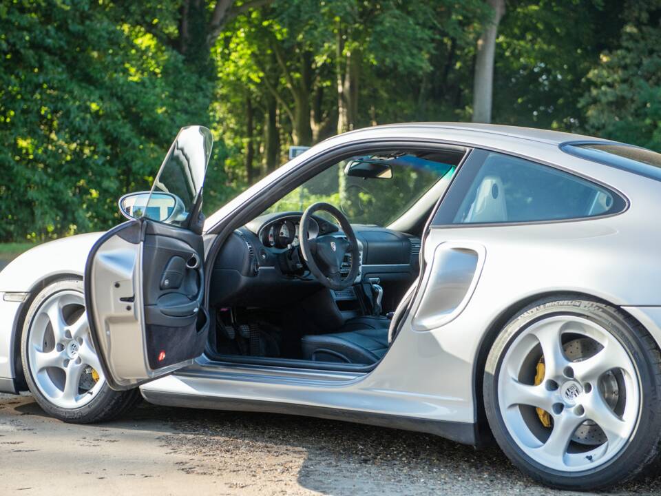 Bild 23/37 von Porsche 911 GT2 (2003)