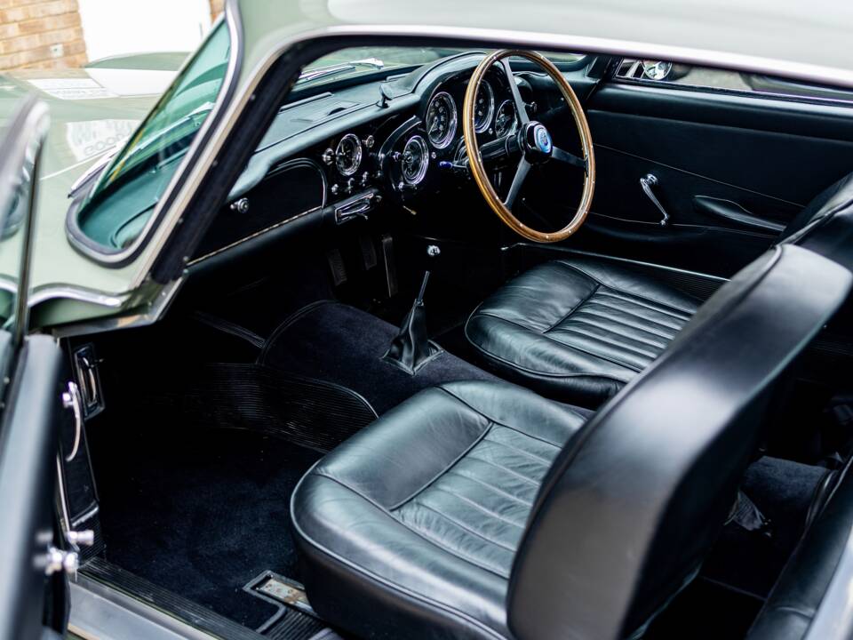 Image 4/50 de Aston Martin DB 4 (1960)