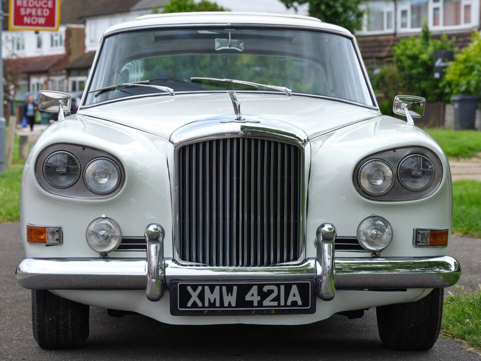 Image 5/48 of Bentley S 3 Continental Flying Spur (1963)