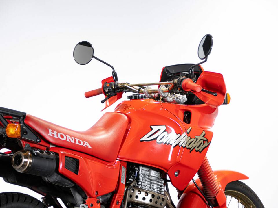 Image 25/50 de Honda NX 650 Dominator (1990)
