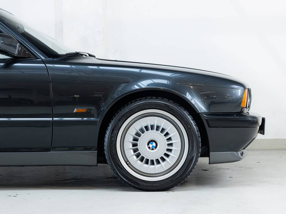 Bild 23/34 von BMW M5 (1993)