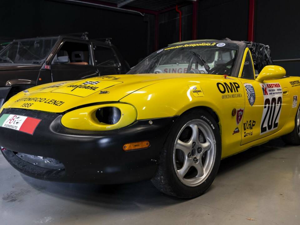 Afbeelding 1/28 van Mazda MX-5 1.8 (2001)