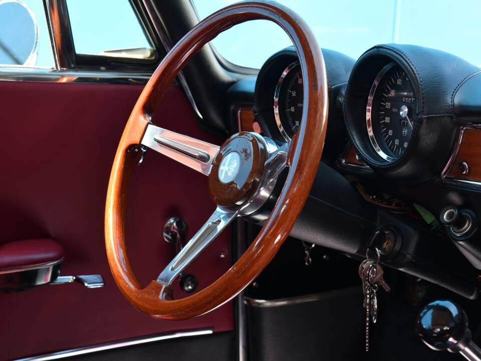 Image 10/24 of Alfa Romeo 1750 GT Veloce (1971)