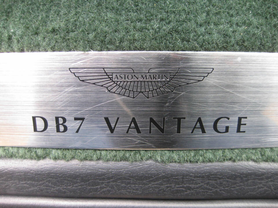 Afbeelding 17/19 van Aston Martin DB 7 Vantage Volante (2001)