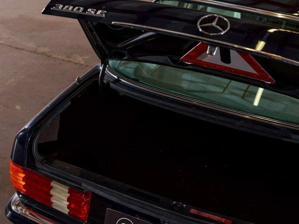 Bild 23/43 von Mercedes-Benz 380 SE (1984)