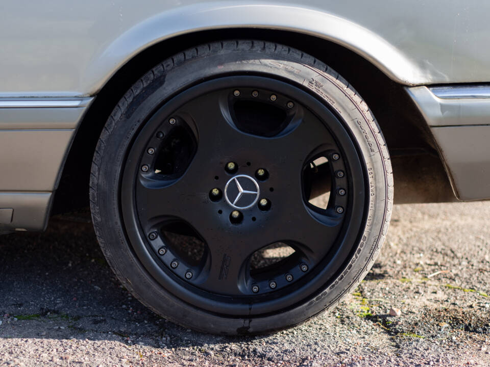 Image 34/95 of Mercedes-Benz 560 SEC (1985)