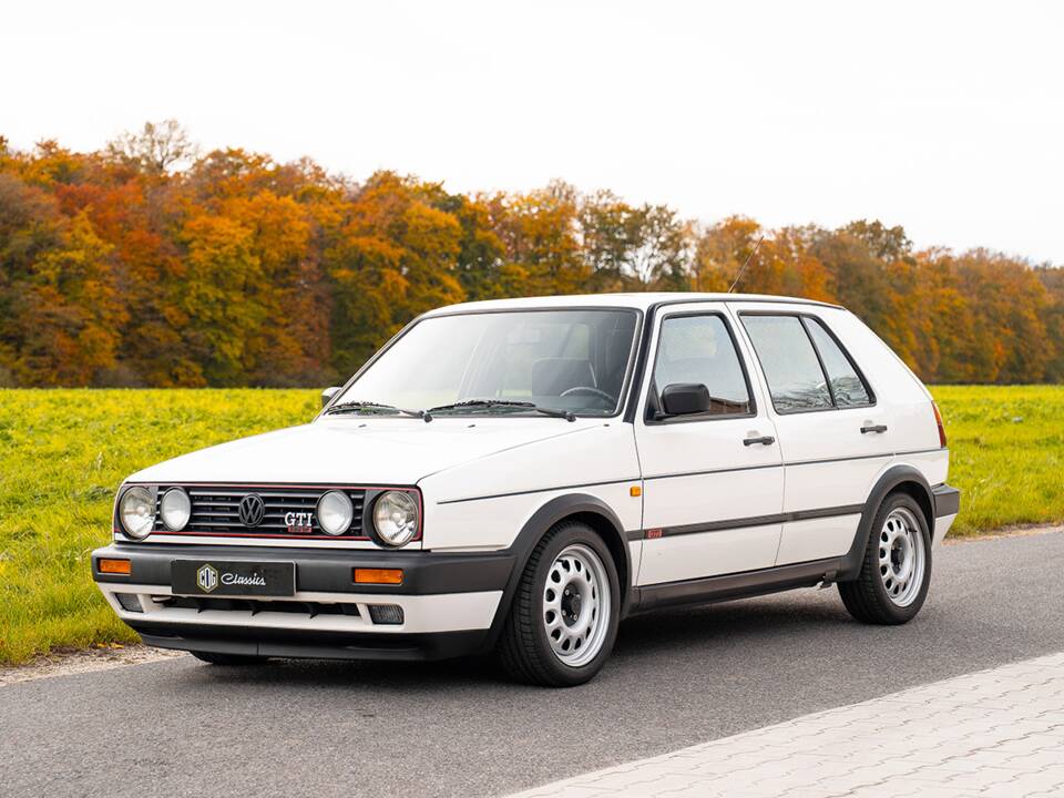 Image 1/48 de Volkswagen Golf Mk II GTi 16V 1.8 (1990)