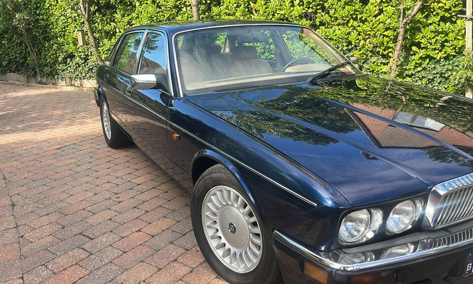Afbeelding 5/8 van Daimler XJ 6 4.0 (1992)