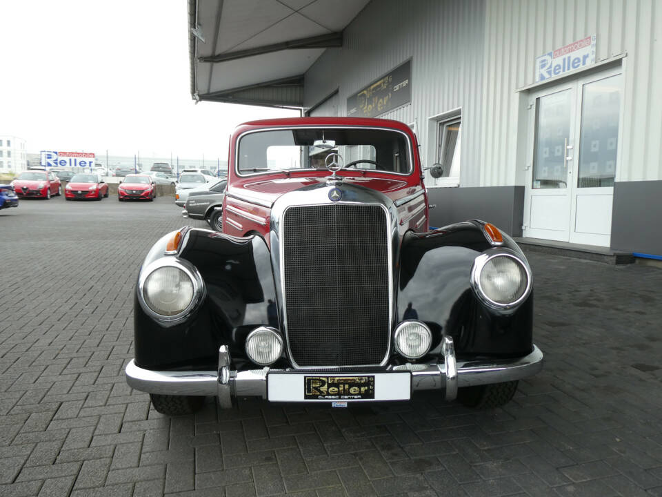 Imagen 2/19 de Mercedes-Benz 220 (1951)