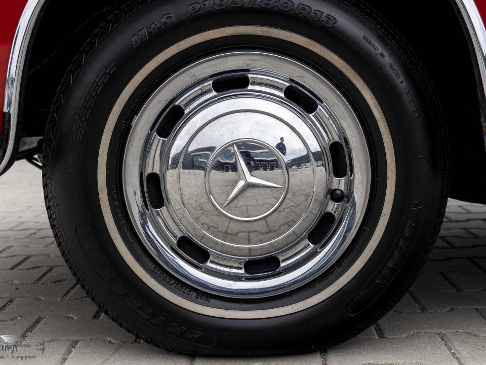 Image 23/40 of Mercedes-Benz 220 S Cabriolet (1959)