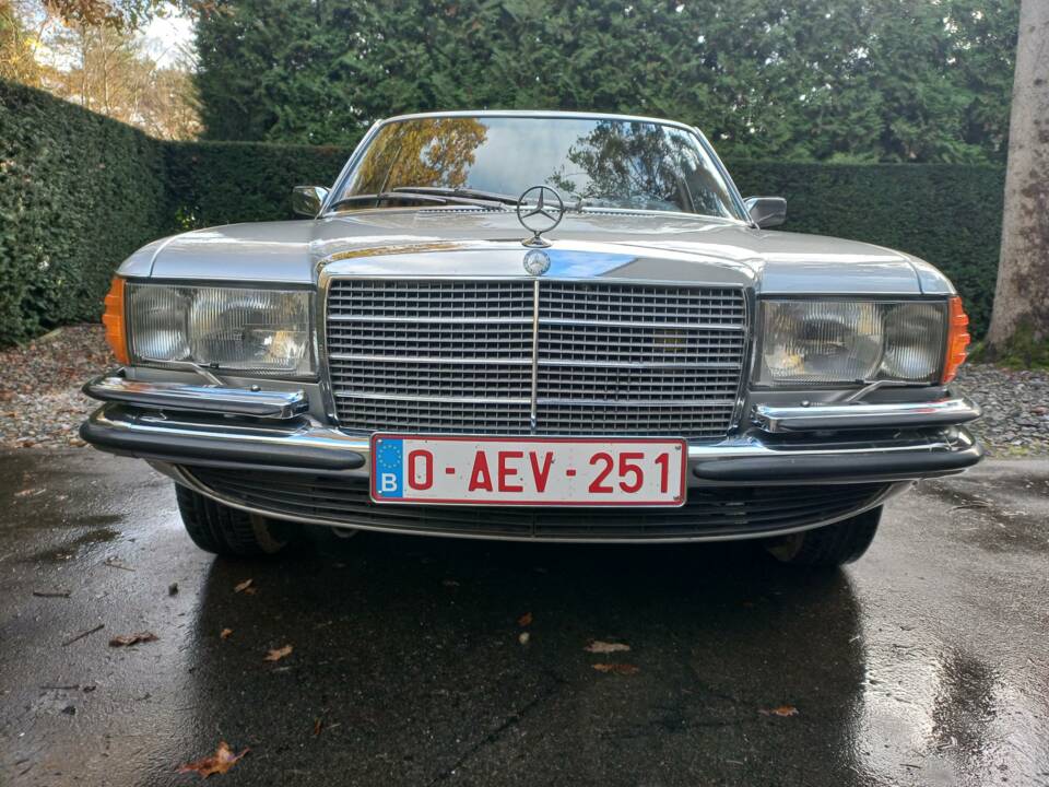 Imagen 2/8 de Mercedes-Benz 350 SE (1978)