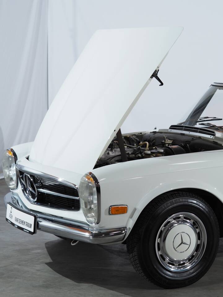 Afbeelding 22/57 van Mercedes-Benz 280 SL (1969)
