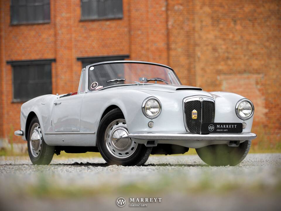 Image 1/70 of Lancia Aurelia B24 Convertible (1957)