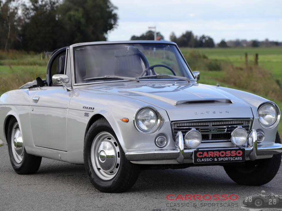 Image 2/42 of Datsun Fairlady 2000 (1969)