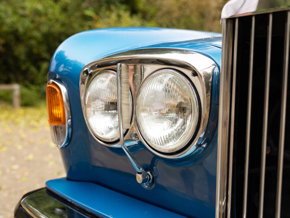 Image 16/50 of Rolls-Royce Silver Shadow II (1979)