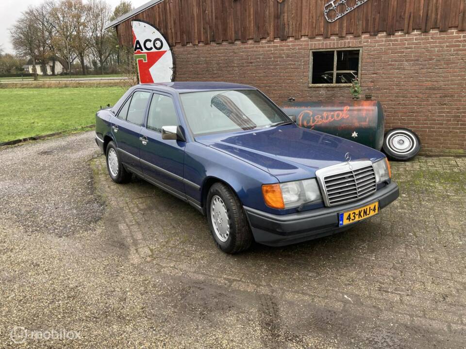 Bild 46/50 von Mercedes-Benz 300 E (1986)