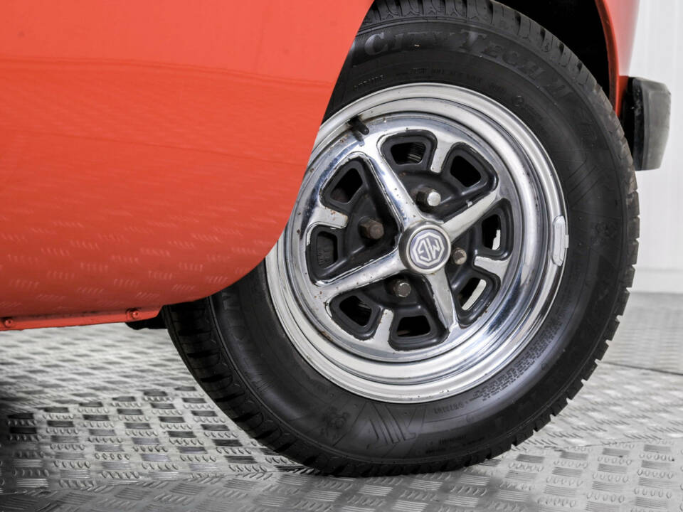 Image 44/50 of MG MGB (1976)