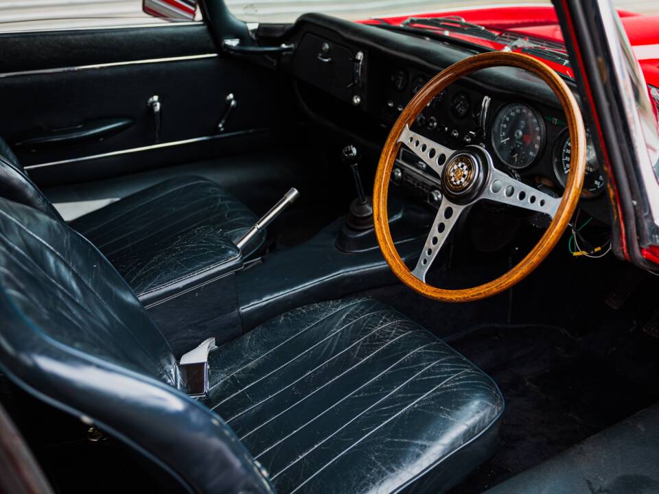 Image 4/46 of Jaguar E-Type (2+2) (1966)