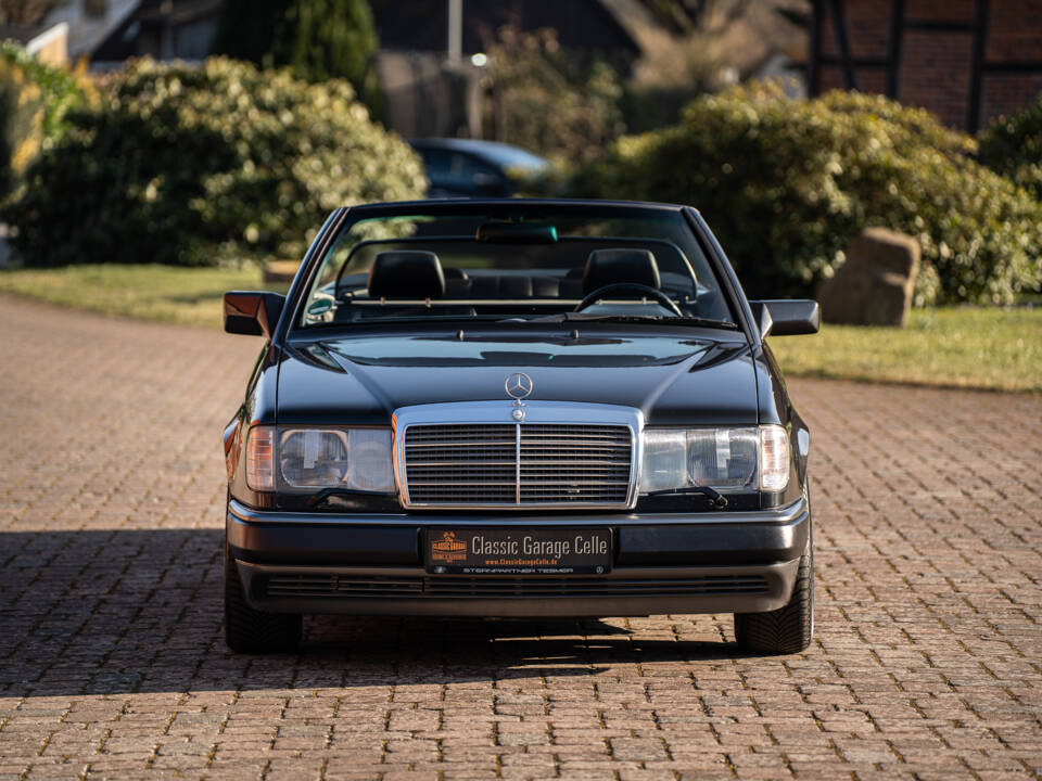 Image 7/44 de Mercedes-Benz 300 CE-24 (1993)