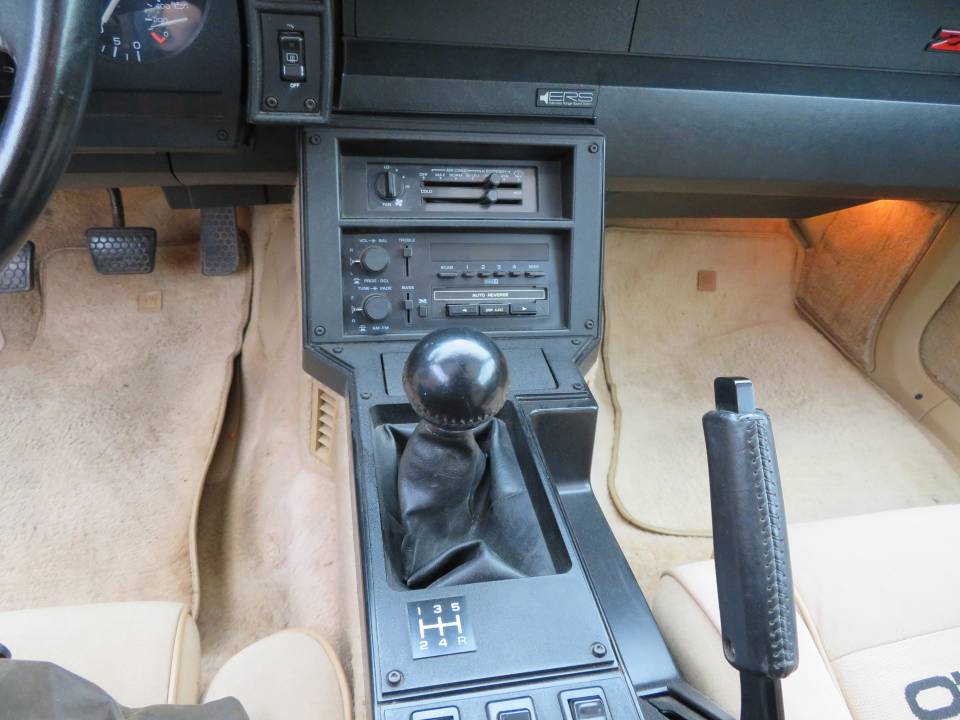 Image 15/24 of Chevrolet Camaro Z28 (1985)