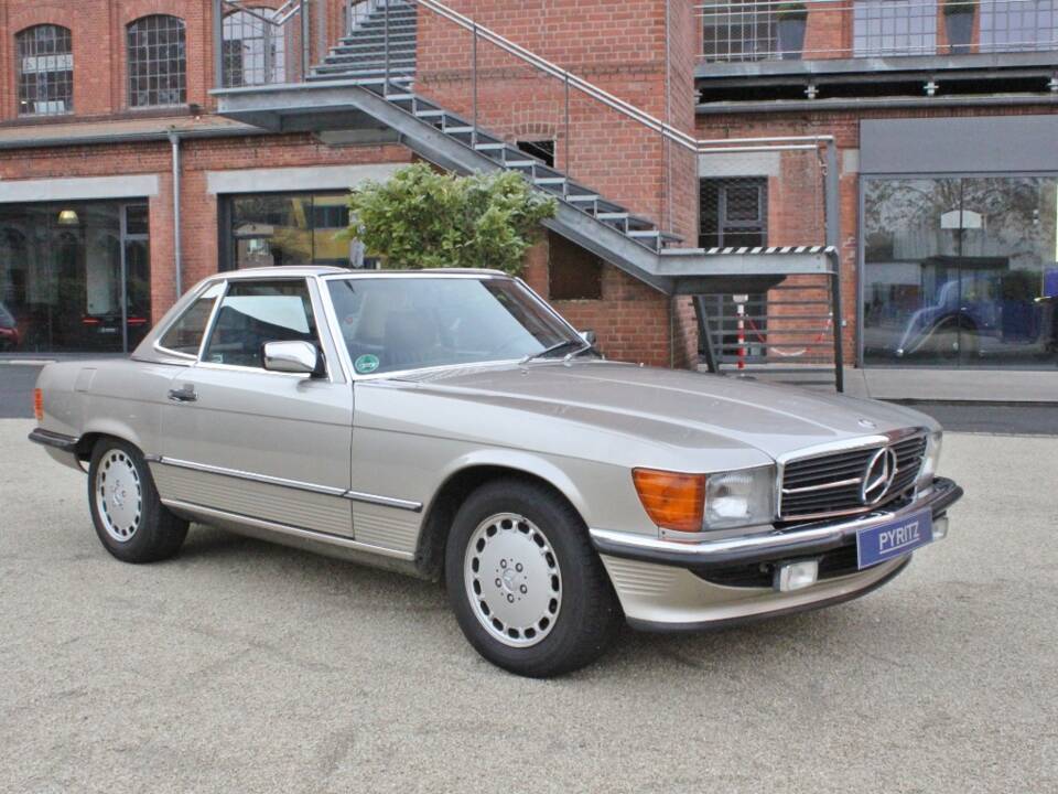Image 2/29 of Mercedes-Benz 500 SL (1986)