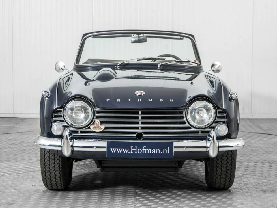 Image 14/50 of Triumph TR 4A (1967)