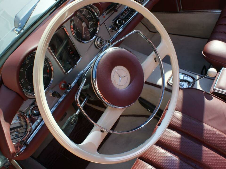 Afbeelding 19/50 van Mercedes-Benz 230 SL (1967)