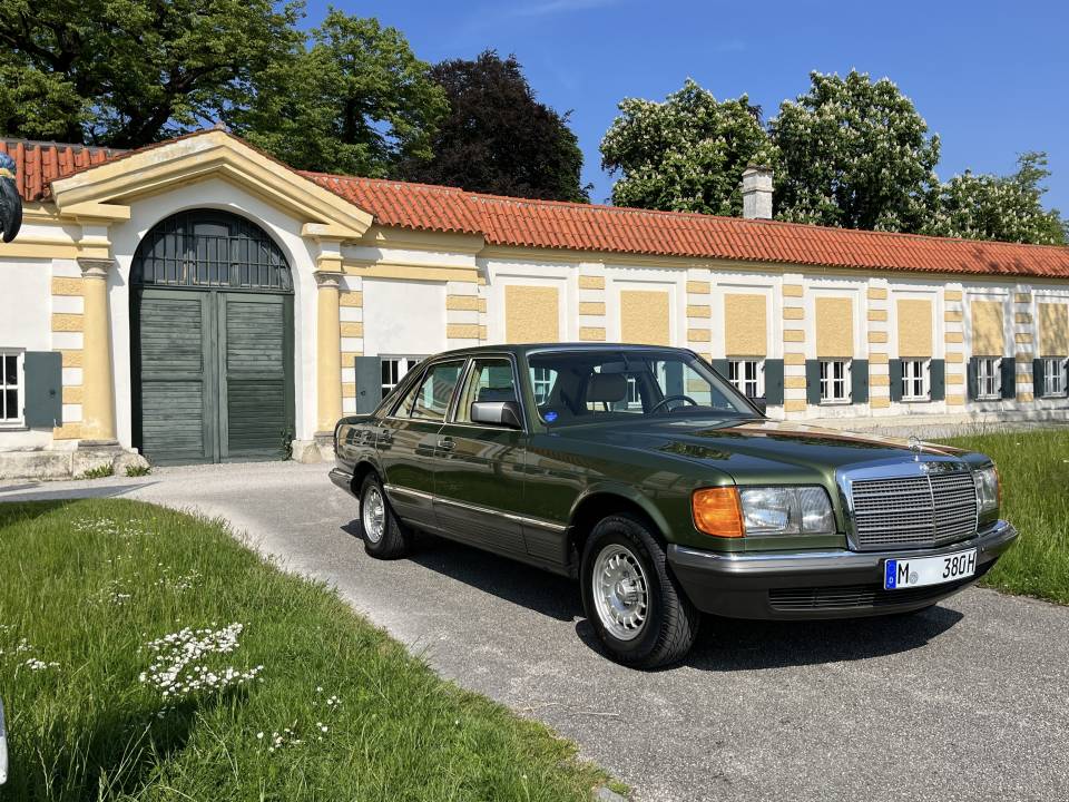 Image 21/50 of Mercedes-Benz 380 SE (1984)