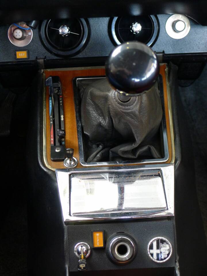 Bild 5/42 von Alfa Romeo 2000 GT Veloce (1975)