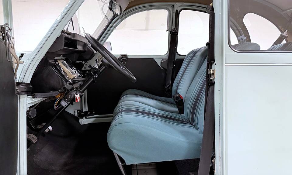 Image 15/38 of Citroën 2 CV 6 (1982)