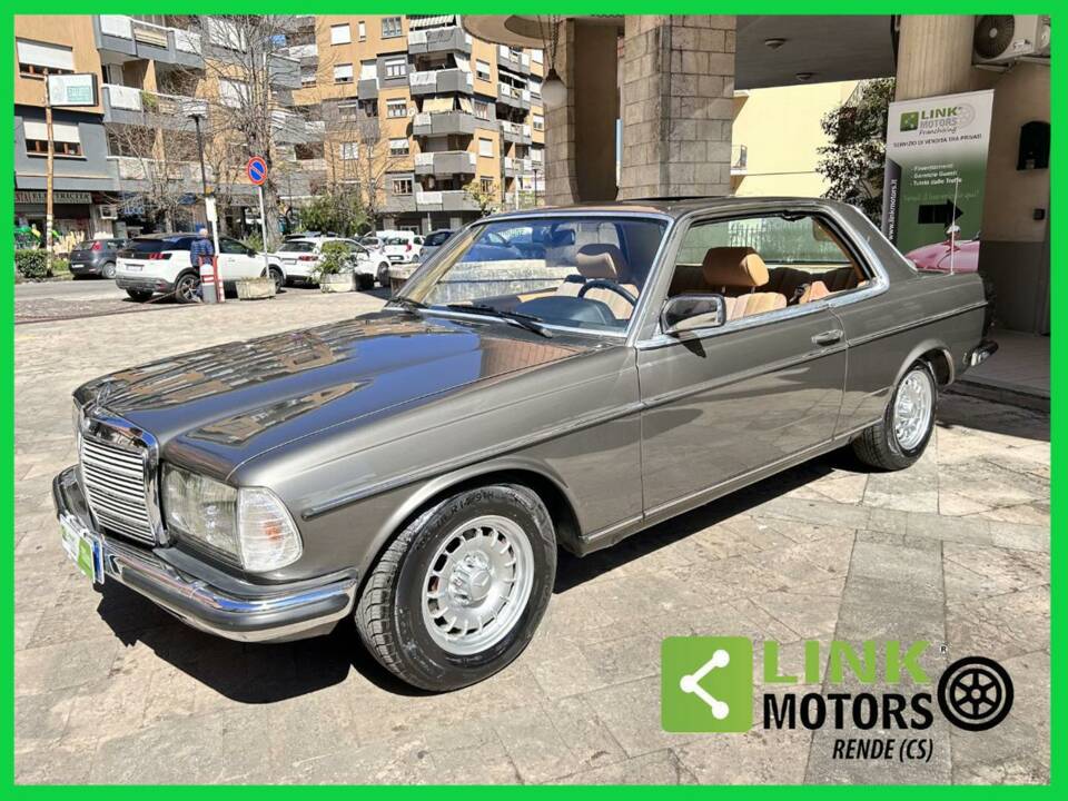 Image 2/10 of Mercedes-Benz 230 CE (1984)