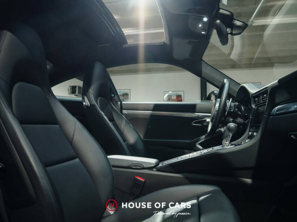Image 18/25 of Porsche 911 Carrera 4S (2014)