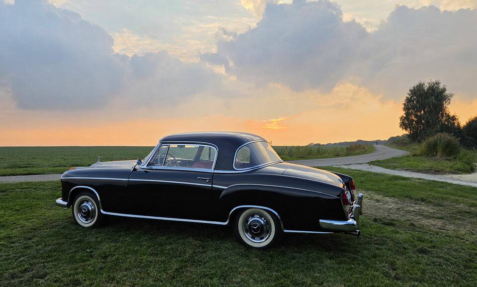 Image 6/8 of Mercedes-Benz 220 S (1959)