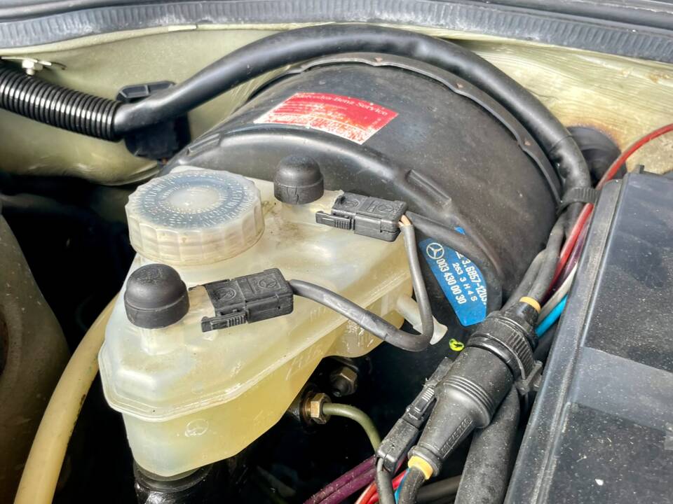 Bild 57/65 von Mercedes-Benz 380 SEC (1983)