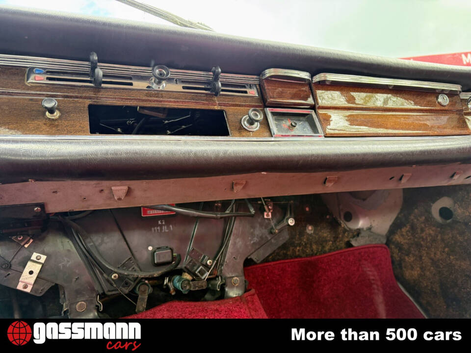 Image 8/15 of Mercedes-Benz 220 SE b (1961)